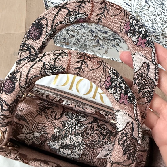 Dior Medium Lady D-Lite in Jardin Magique in Pink - Picture 8 of 16